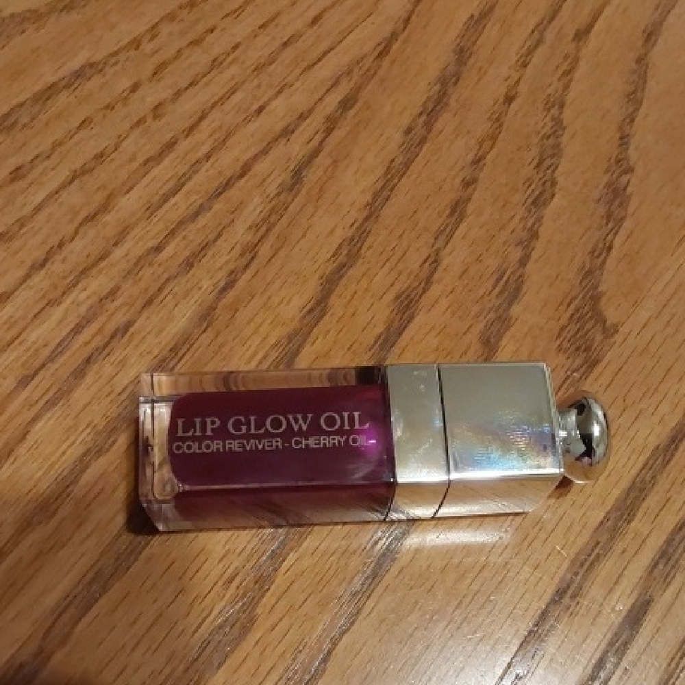 Cherry Lip Glow Oil with Silver Cap